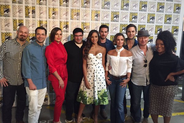 Ben McKenzie & 'Gotham' Cast Debut Season 4 Trailer at Comic-Con!